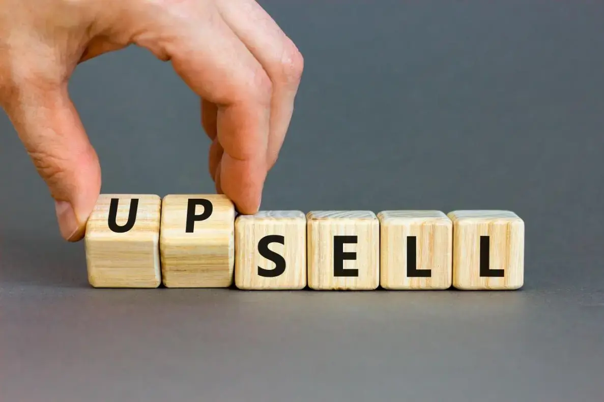 Strategi Upselling: Definisi, Contoh, dan Cara Penerapannya